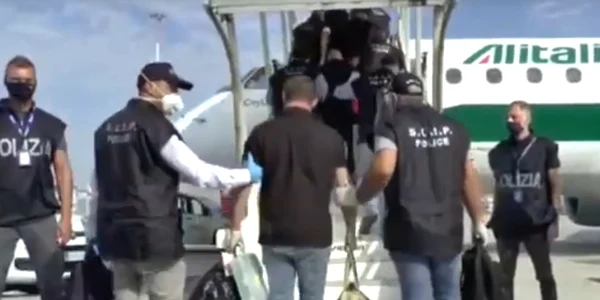 infractori avion extradare jpeg