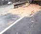 Accident pe Valea Oltului - DN 7 în Vâlcea - coliziune la Cârligul Mic între două TIR-uri înmatriculate în Turcia şi Bulgaria Foto Adevărul