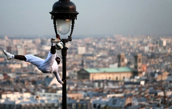 
    Freestyler în Paris, lână biserica Sacre Coeur din Montmartre. (Foto: Reuters)  