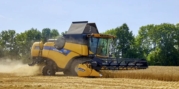 Razboi Ucraina Rusia recoltare cereale agricultura combina în regiunea Harkov Ucraina FOTO EPA-EFE
