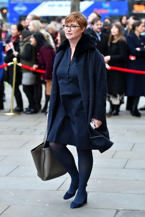 sara latham regina elisabeta pr meghan markle jpg jpeg