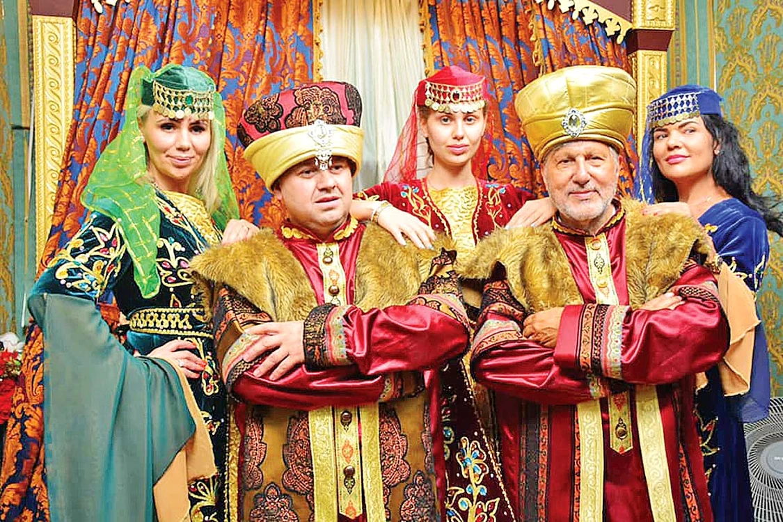 Ilie şi Ioana s-au pozat în costume turceşti