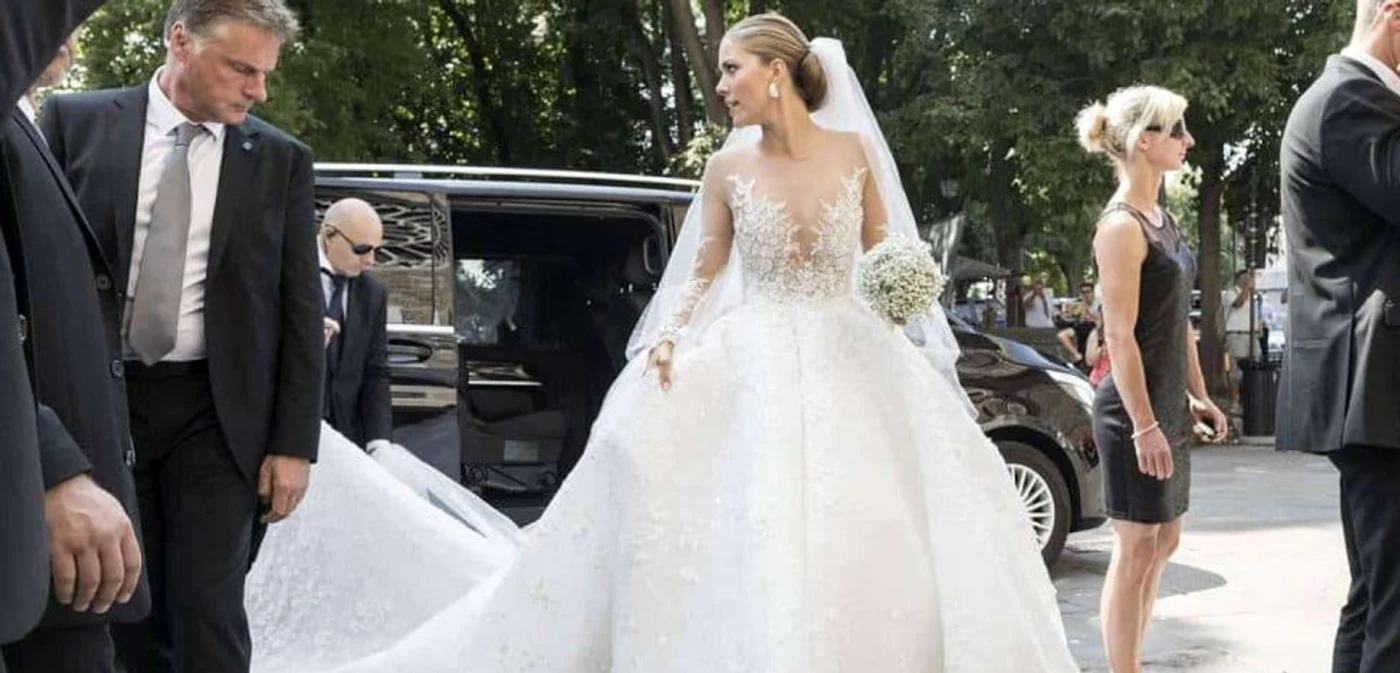 Cântăreaţa australiană şi moştenitoarea imperiului Swarovski Crystal Business, Victoria Swarovski