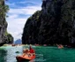 Anca Țurcașiu și iubitul ei, Călin Șerban, pe canoe în Palawan. FOTO: Instagram