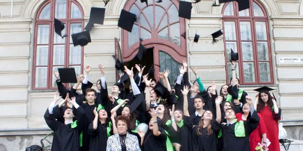Botoşani: 10 absolvenţi de la Colegiul Laurian au fost admişi la univesrităţi din străinătate