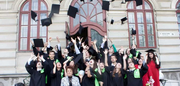 Botoşani: 10 absolvenţi de la Colegiul Laurian au fost admişi la univesrităţi din străinătate