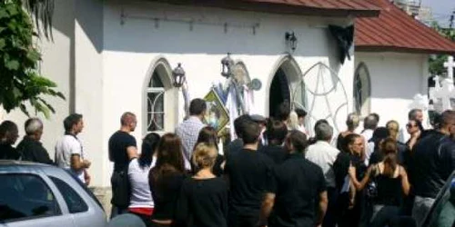 Bacău: Alessia, fetița ucisă de tatăl ei, a fost înmormântată (UPDATE)
