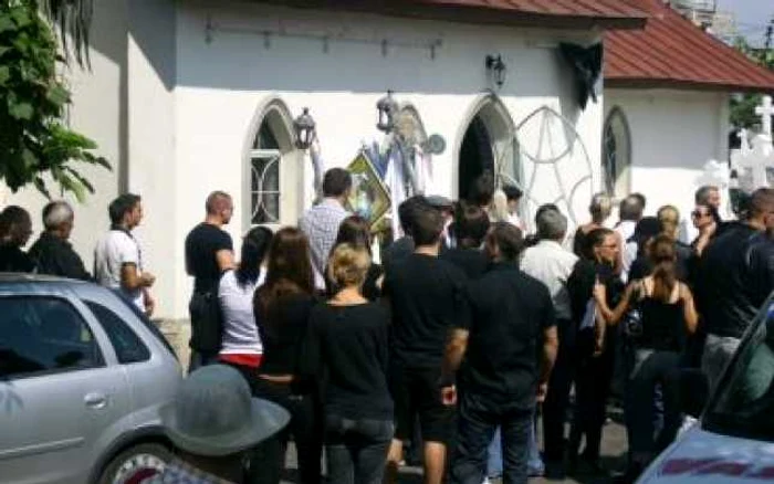 Bacău: Alessia, fetița ucisă de tatăl ei, a fost înmormântată (UPDATE)