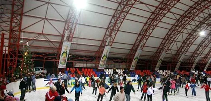 Anul acesta, tarifele la Patinoar sunt mai mici FOTO: Iulian Bunilă