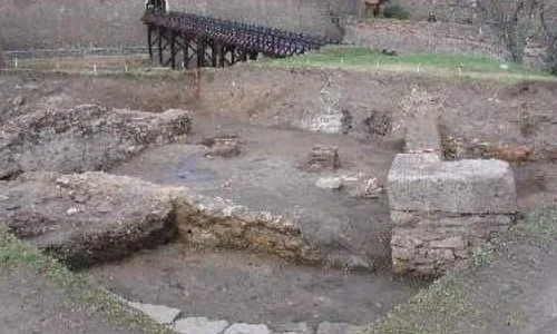 Drumul interior din castrul legiunii al XIII a Gemina, găsit la Alba Iulia jpeg