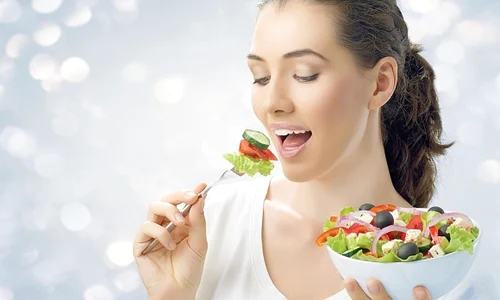 femeie salata 0 jpeg
