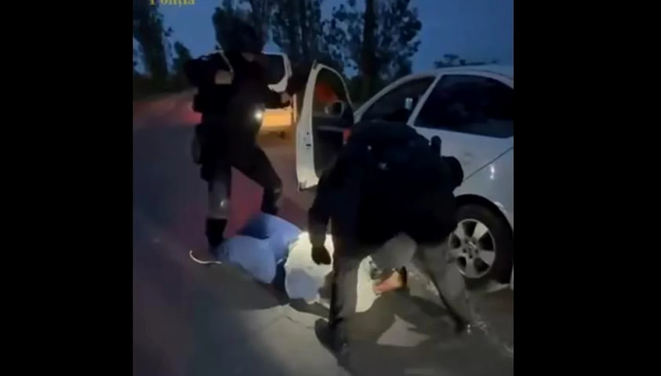 Influencerul a fost reţinut imediat ce a intrat în ţară FOTO: captură video Poliţia Rep. Moldova