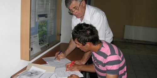 Candidaţii se pot înscrie la facultate