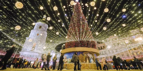 Craciun in lume 2021 pomul de Craciun din fata Catedralei Sfanta Sofia din Kiev Ucraina FOTO EPA-EFE