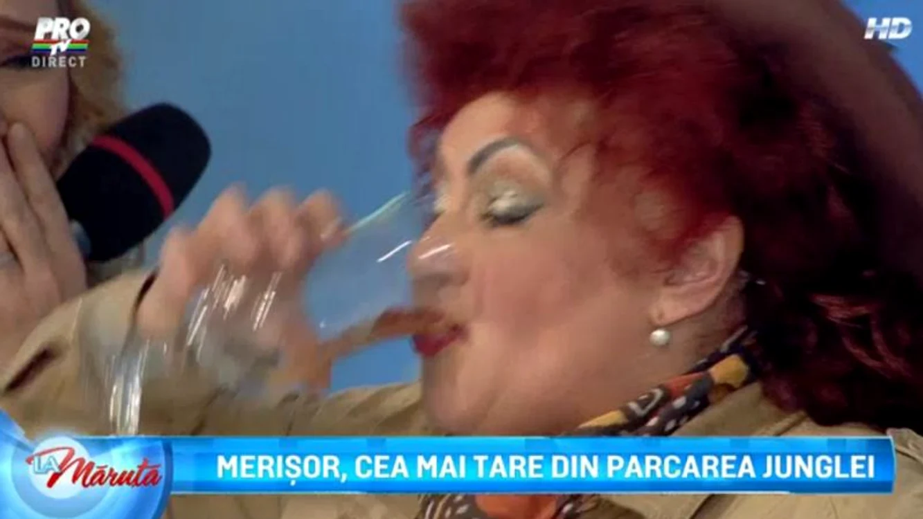 În România, cântăreaţa a băut cocktail din ficăţei cruzi şi fiere de peşte