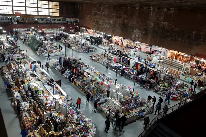 Hala Obor a fost închisă de către inspectorii ANPC