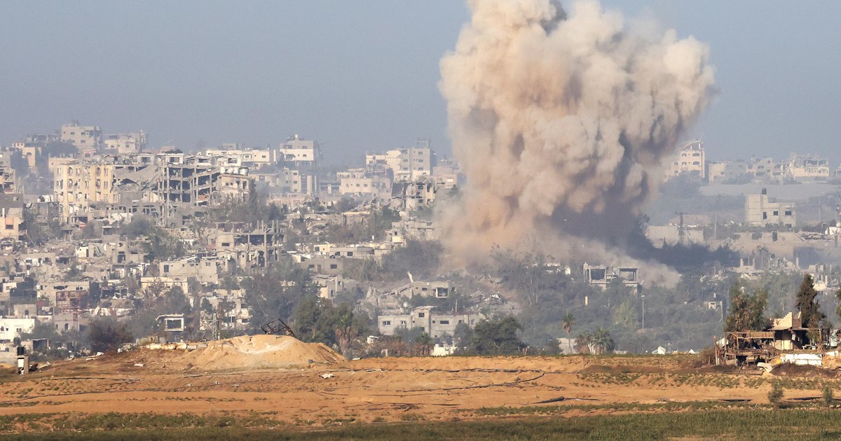 Numărul mare de victime civile din Gaza se datorează folosirii bombelor mari fabricate în SUA, spun experții militari. „Depășește orice am văzut în cariera mea”