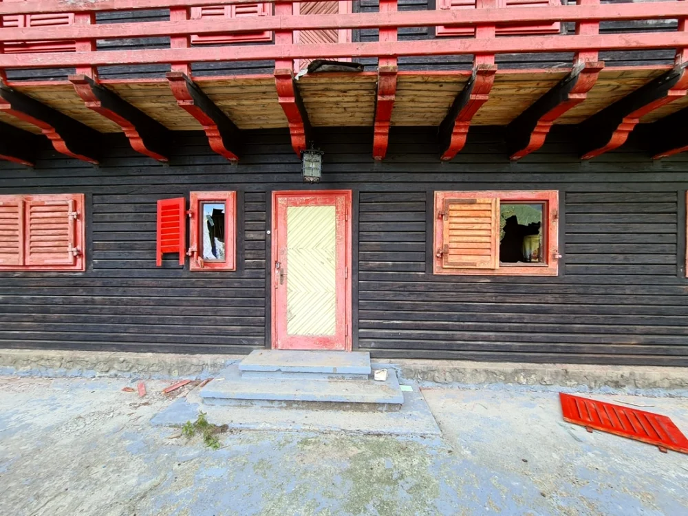 Caban devastata de urs Padina 
