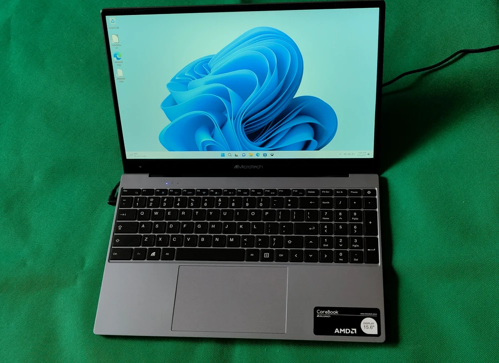 Laptop Microtech CoreBook. FOTO Adrian Pogîngeanu