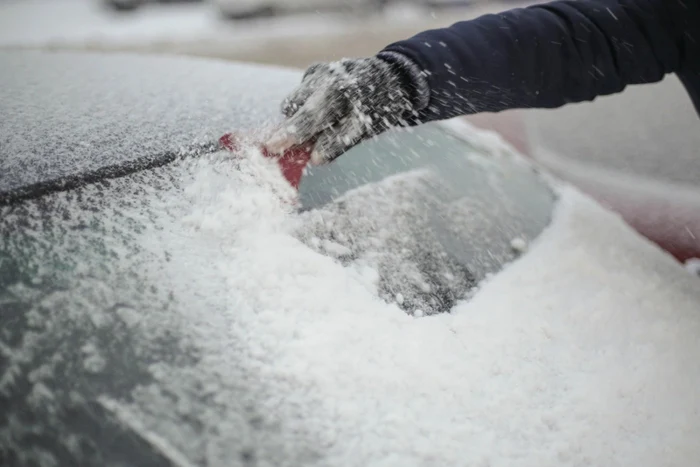 Stratul de zăpadă poate ajunge şi la 10 centimetri