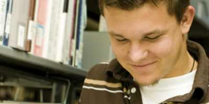 Tinerii frecventează din ce în ce mai puţin bibliotecile