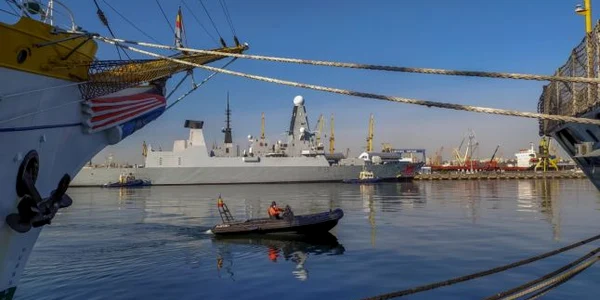 Exercitii militare pe Marea Neagra foto navy.ro