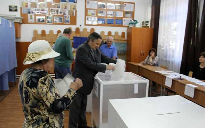 în special pensionarii au ieşit la vot la Botoşani FOTO Cosmin Zamfirache