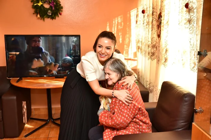 Alexandra Dobre i-a alinat pe bătrânii singuri și în suferință Fotografii: CSMB