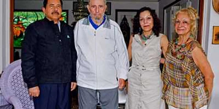 Daniel Ortega şi Fidel Castro, alături de partenerele de viaţă