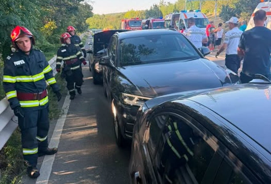 Accident în lanț pe DN 11, în Bacău: Patru persoane, între care doi copii, au ajuns la spital după ce șase mașini au intrat în coliziune