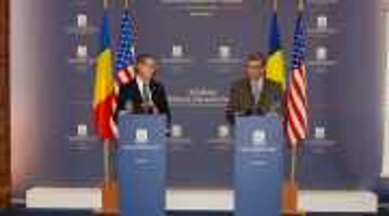 Ambasadorul SUA la Bucureşti, Mark Gitenstein şi ministrul român de Externe Teodor Baconschi la lansarea celei de-a doua etape a campaniei de informare "Viză pentru SUA". 