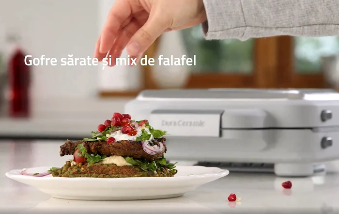 Gofre sărate și mix de falafel cu cel mai bun aparat de deserturi Breville VST072X 01 Sursă eMAG