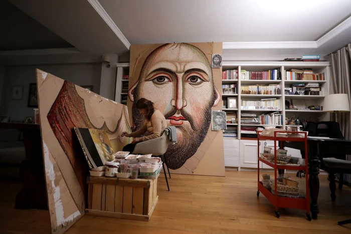 Atelierul în care se execută mozaicul pentru icoana Isus Pantocrator
