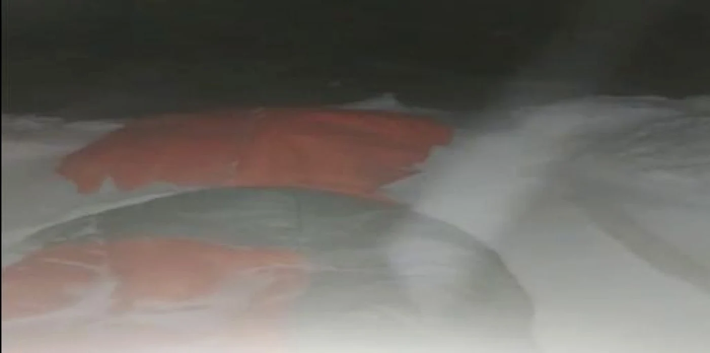 Singurul adăpost al tânărului a fost un sac de dormit    Captură video: Salvamont Argeş