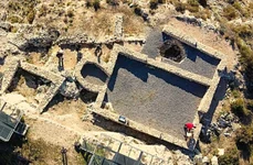 Vedere aeriană a structurilor bisericii de la El Monastil (© Archivo Diario Información de Alicante / CC BY-NC-ND 4.0)
