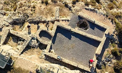Vedere aeriană a structurilor bisericii de la El Monastil (© Archivo Diario Información de Alicante / CC BY-NC-ND 4.0)