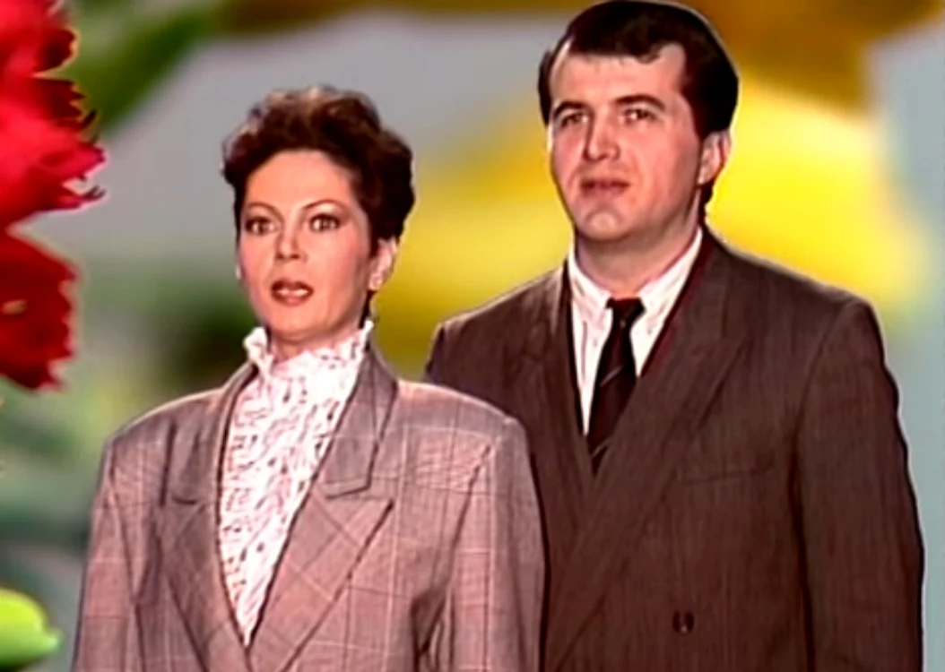 Florin Călinescu, juratul de la ”Românii au talent”, este unul dintre oamenii care au scris primele pagini din istoria postului PRO TV. Însă, la începutul carierei participa la ”Cântarea României”.FOTO: captura youtube.com