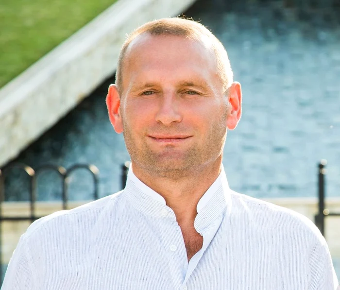 Viorel Cataramă îi ia apărarea soţiei sale în "Scandalul Silicoanelor"FOTO Facebook