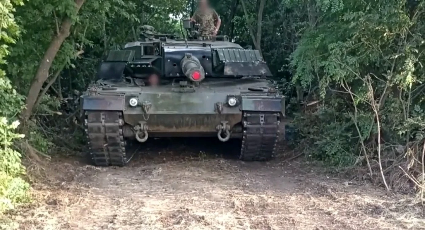 Imagini cu un Leopard 2A4 echipat cu blindaj exploziv suplimentar. FOTO: NMFTE
