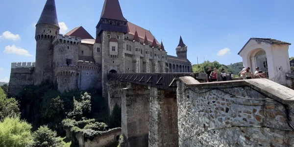 castelul corvinilor podul foto daniel guta adevarul