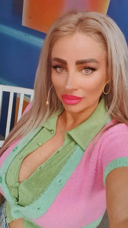 Sânziana Buruiană vrea să organizeze petreceri pentru persoanele divorțate. Sursă: Facebook