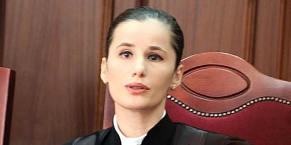 Judecătoarea Evelina Oprina a iritat apărarea municipalităţii prin decizia care l-a scos victorios pe Costică Constanda 