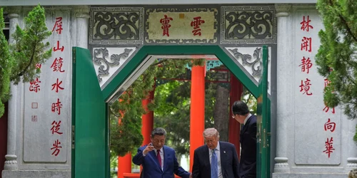 Trump, alături de Xi Jinping la complexul de protocol Zhongnanhai din Beijing FOTO AFP