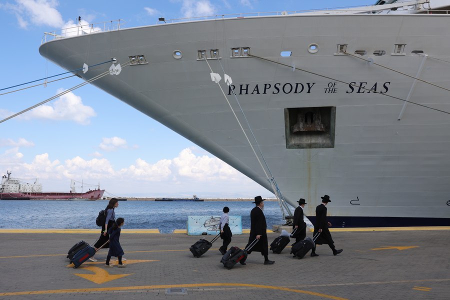 O navă ce evacuează americani a părăsit portul israelian Haifa cu destinaţia Cipru