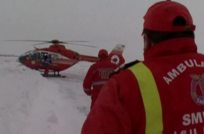 Copila a fost transportată la spital cu ajutorul unui elicopter SMURD / Foto arhivă Adevărul