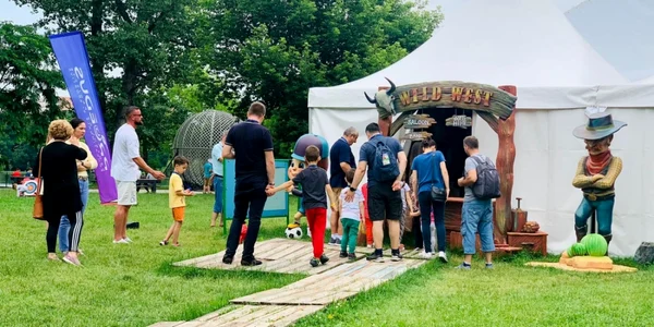 Aproximativ 4.000 de copii şi părinţi au vizitat Muzeul Copiilor FOTO Facebook/ Nicuşor Dan