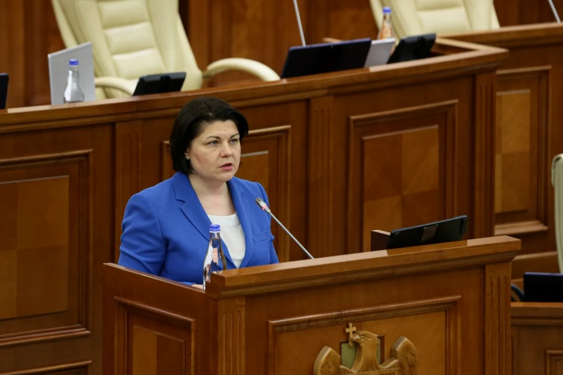 Natalia Gavriliţa la tribuna Parlamentului