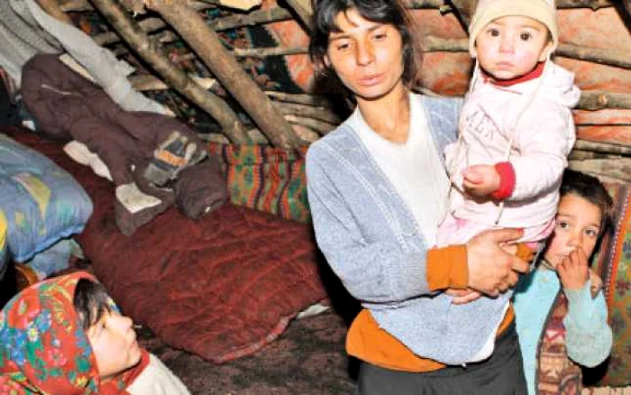 În ciuda sărăciei lucii, Dunca Angela nu vrea să se despartă de copiii săi