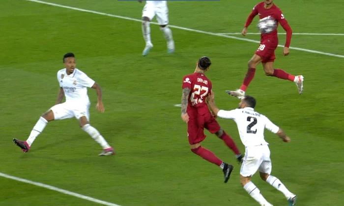 Faza cu Dani Carvajal, care a pus mâna pe Darwin Nunez, în minutul 53, în careul Realului