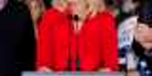 Tagg Romney, împreună cu mama şi tatăl său